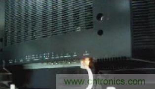 中線和地線互相接錯，產生打火的情況