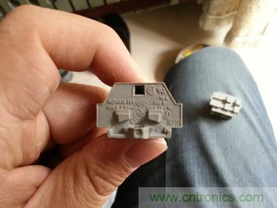 手工打造太陽能充電照明系統(tǒng):點亮LED給手機充電