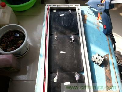 手工打造太陽能充電照明系統(tǒng):點亮LED給手機充電