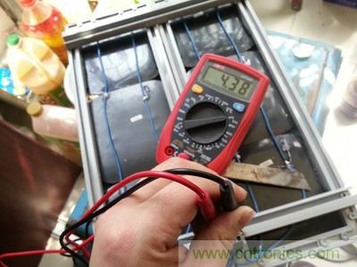 手工打造太陽能充電照明系統(tǒng):點亮LED給手機充電