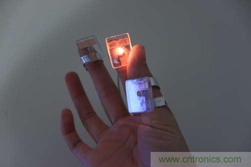 LED多點(diǎn)觸控手套DIY：把各部分焊接起來(lái)，測(cè)試