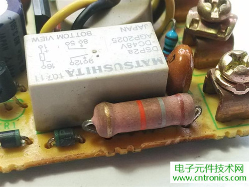 漏電保護器拆解：結構有差異，做工不錯