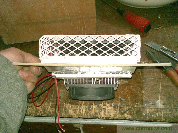 牛人DIY:百元自制車載冰箱