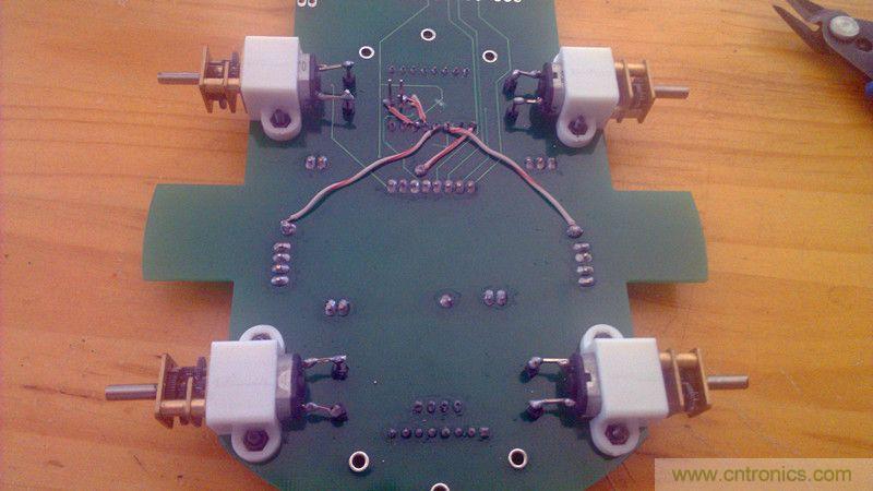 牛人力作！PCB版藍牙智能小車DIY