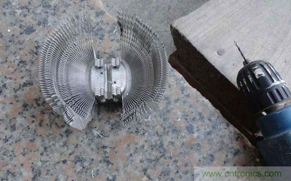 變廢為寶！風(fēng)扇散熱器變身山寨LED燈