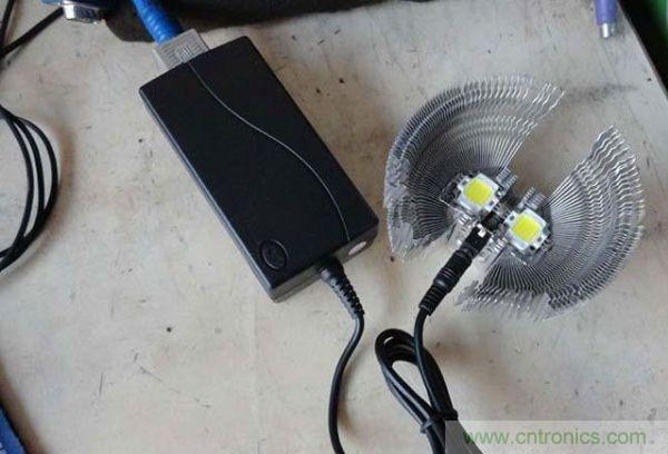 變廢為寶！風(fēng)扇散熱器變身山寨LED燈