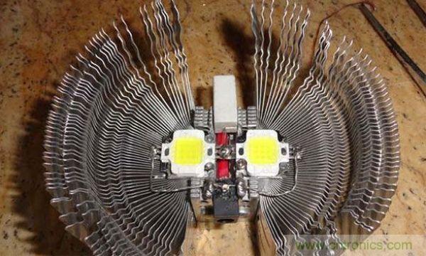 變廢為寶！風(fēng)扇散熱器變身山寨LED燈