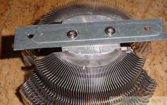 變廢為寶！風(fēng)扇散熱器變身山寨LED燈