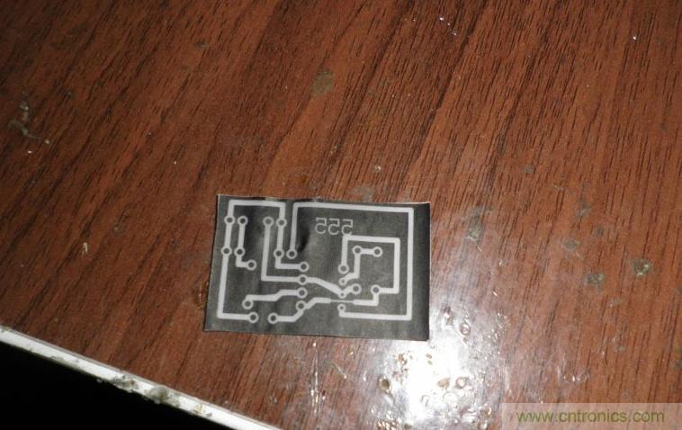 DIY菜鳥福音！感光干膜PCB負(fù)片輸出的一種方法！