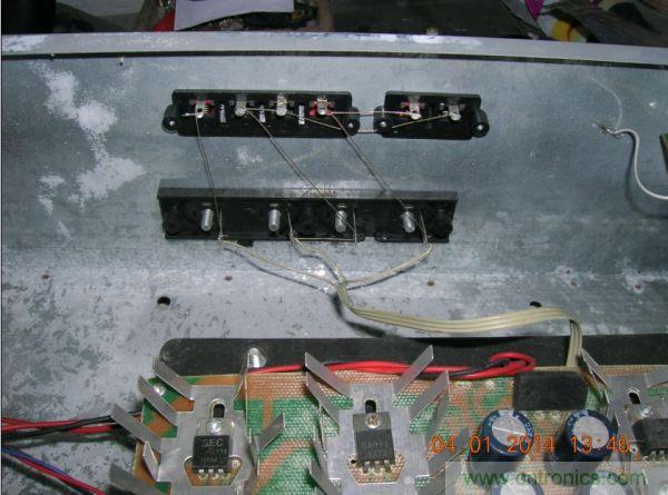 巧奪天工！大神利用山寨功放為高性價(jià)比逆變器"穿新衣"