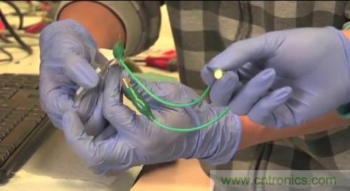 就是這么任性！柔性電池僅需1秒就充電完畢？