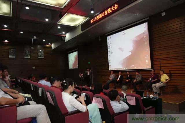 圖8：劉杰博士主持高端對話，嘉賓包括可穿戴領域開拓者陳東義教授，中科院深圳先進院產業(yè)處處長，機器人協(xié)會秘書長畢亞雷，可穿戴聯(lián)盟副秘書長姜文軍，太火鳥深圳總經理張翀，機智云CTO劉琰等。