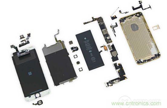 iPhone 6 Plus完全拆卸后可以看到，該產(chǎn)品在較小的空間容納了大量硬件。（來(lái)源：iFixit）