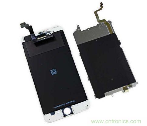 iPhone 6 Plus搭載的高清LED屏幕尺寸為5.5英寸，像素密度為401ppi，并采用了IPS（平面轉(zhuǎn)換）技術(shù)。（來(lái)源：iFixit）