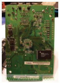 圖3：WPS54G打印服務(wù)器電路板背面。