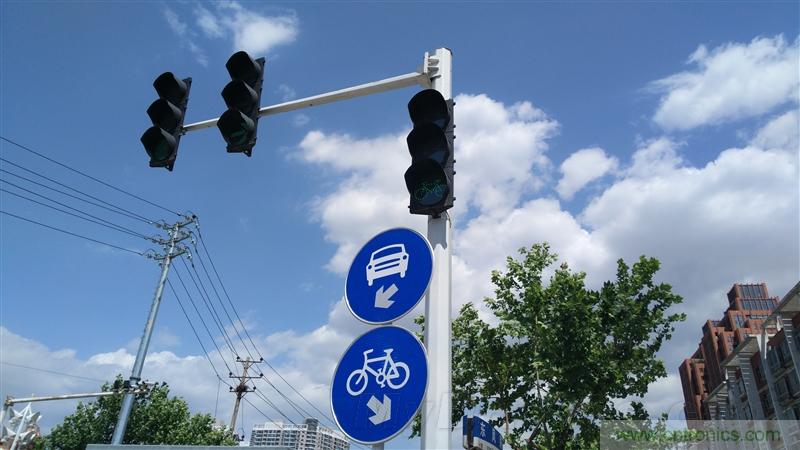 無邊框的 nubia Z9 ，一款既有驚喜，又有驚艷的智能手機