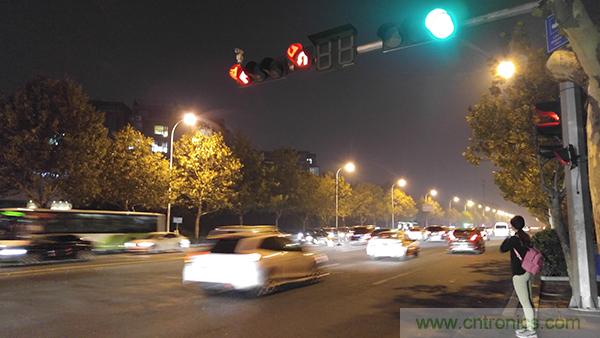 業(yè)界良心 LG V10 評測:剛毅、冷峻，不失人性化