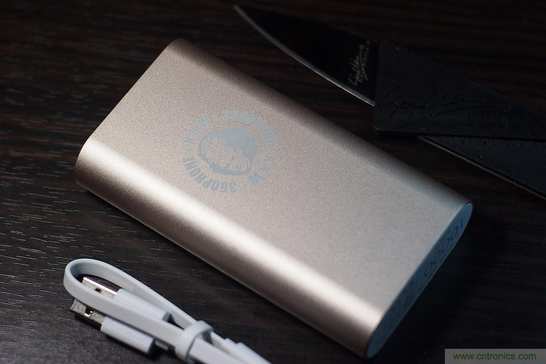 移動電源也玩雙引擎？快到你想象不到