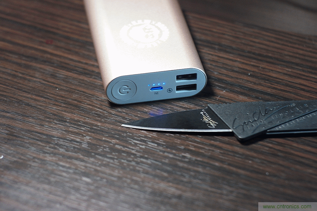 移動電源也玩雙引擎？快到你想象不到