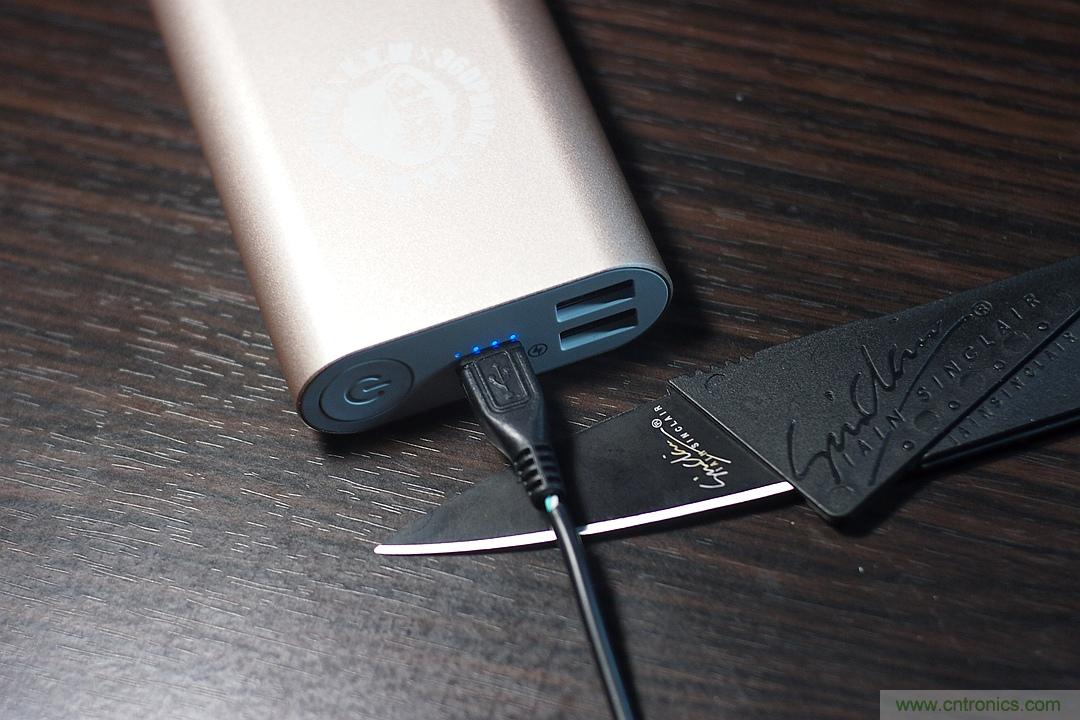 移動電源也玩雙引擎？快到你想象不到