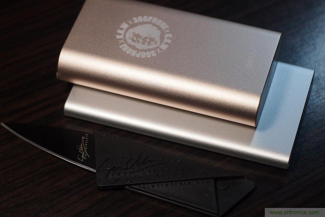 移動電源也玩雙引擎？快到你想象不到