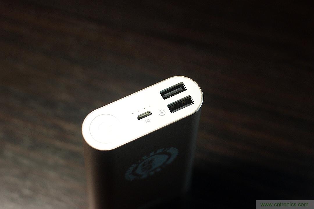 移動電源也玩雙引擎？快到你想象不到