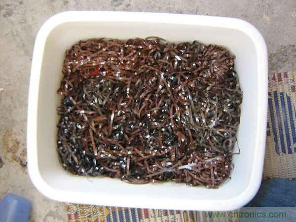 藝術(shù)源于生活，用生活中的物件也能制作磁流體