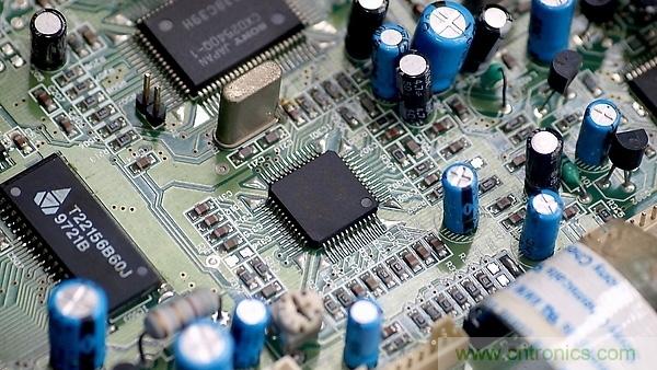 如何通過元件擺放來改善電路板的EMI？