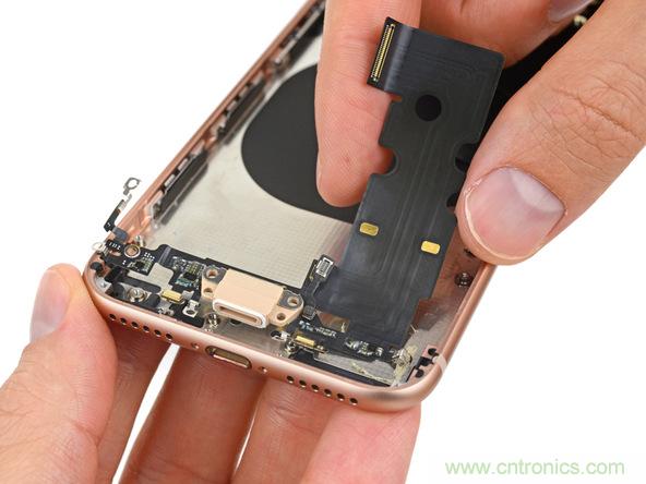 iPhone 8首拆：無線充電版本的iPhone 7？