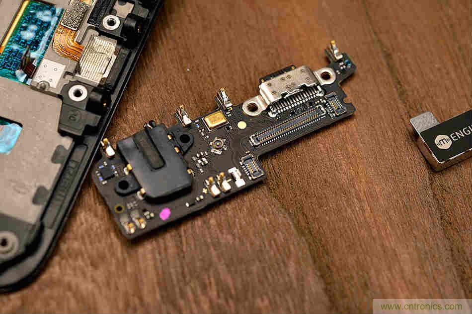 拆解魅族15 Plus：玩轉(zhuǎn)了新概念，但其工藝究竟如何？