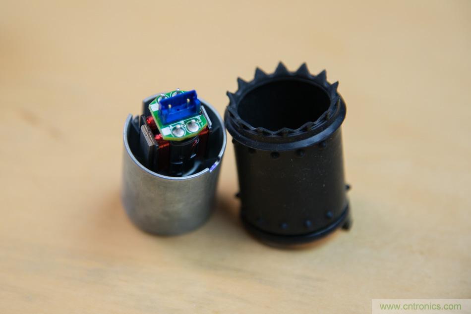 拆解戴森吹風(fēng)機：近三千元的價格貴在哪？