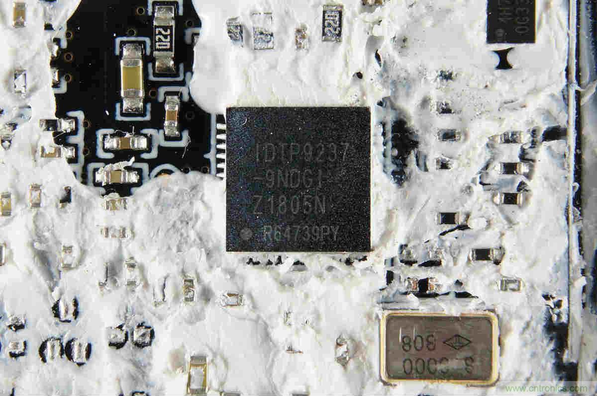 拆解對比：系出同門，小米、紫米無線充電器的差別有多大？