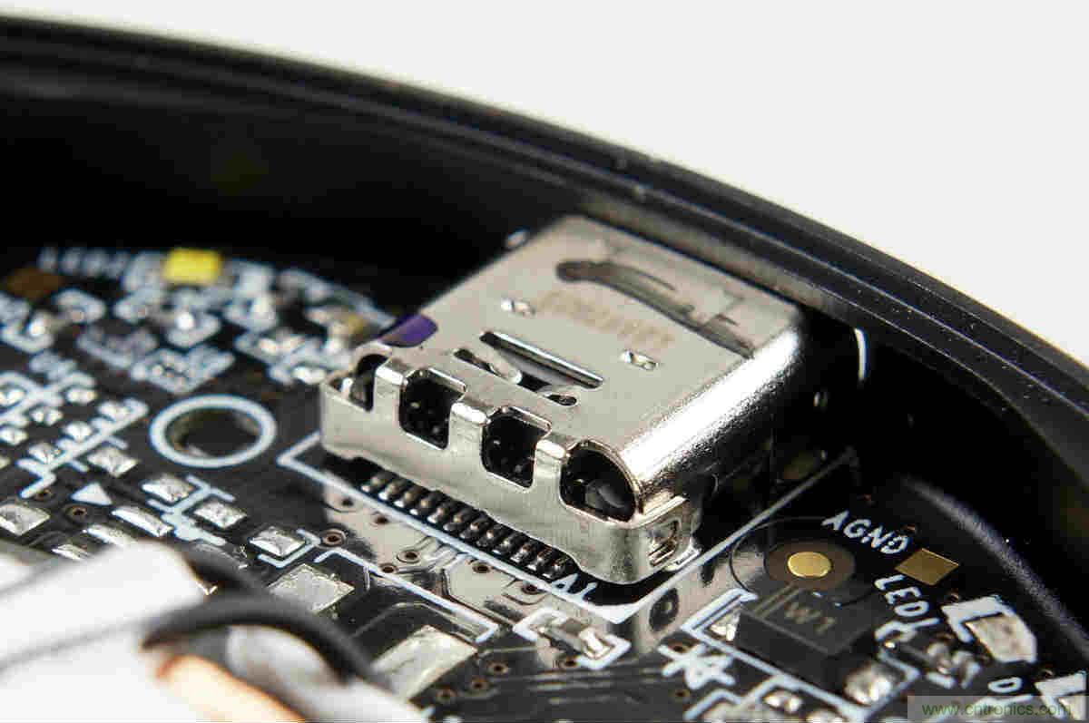 拆解對比：系出同門，小米、紫米無線充電器的差別有多大？