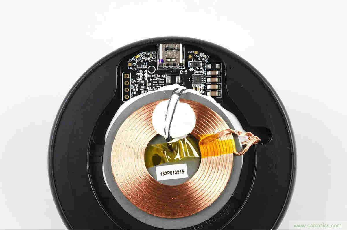 拆解對比：系出同門，小米、紫米無線充電器的差別有多大？