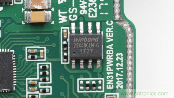 拆解華為保時(shí)捷設(shè)計(jì)快充無線充電器：憑啥能賣699？