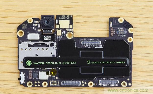 拆解黑鯊手機：多級直觸一體式液冷系統(tǒng)有什么門道？