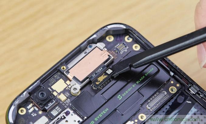 拆解黑鯊手機：多級直觸一體式液冷系統(tǒng)有什么門道？