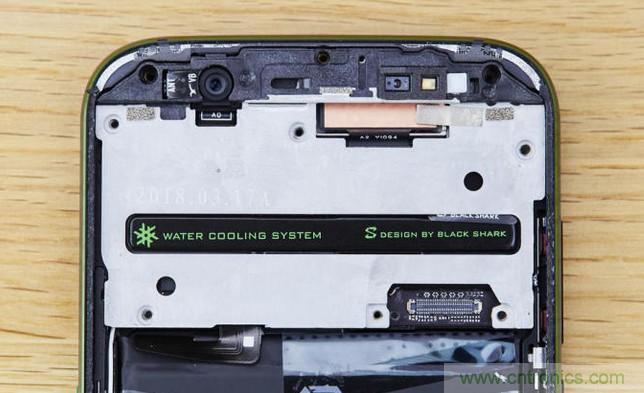 拆解黑鯊手機：多級直觸一體式液冷系統(tǒng)有什么門道？