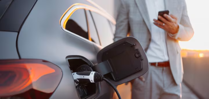 利用UWB進(jìn)行電動(dòng)汽車充電的四種方法 利用UWB進(jìn)行電動(dòng)汽車充電的四種方法